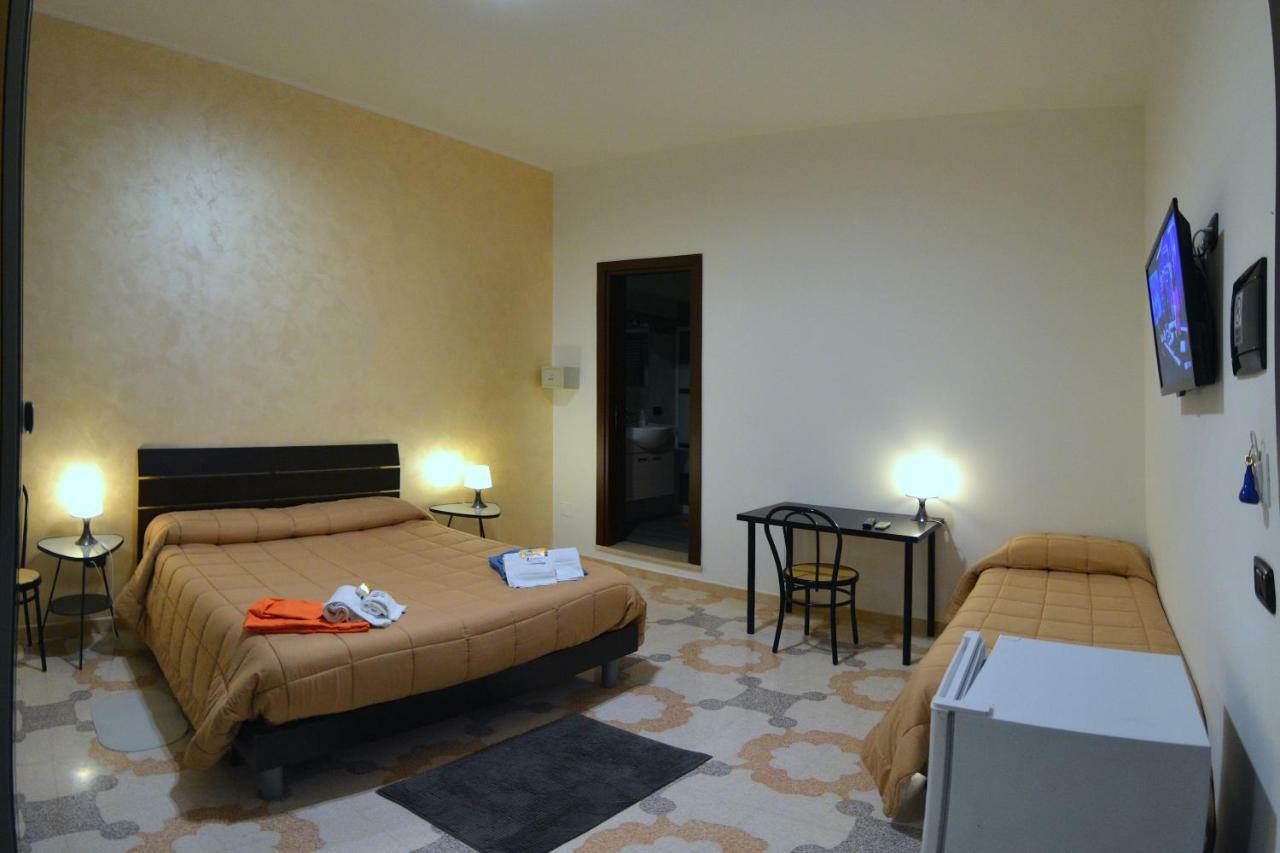 Bed & Breakfast "Mazzini" เลเวราโน ภายนอก รูปภาพ