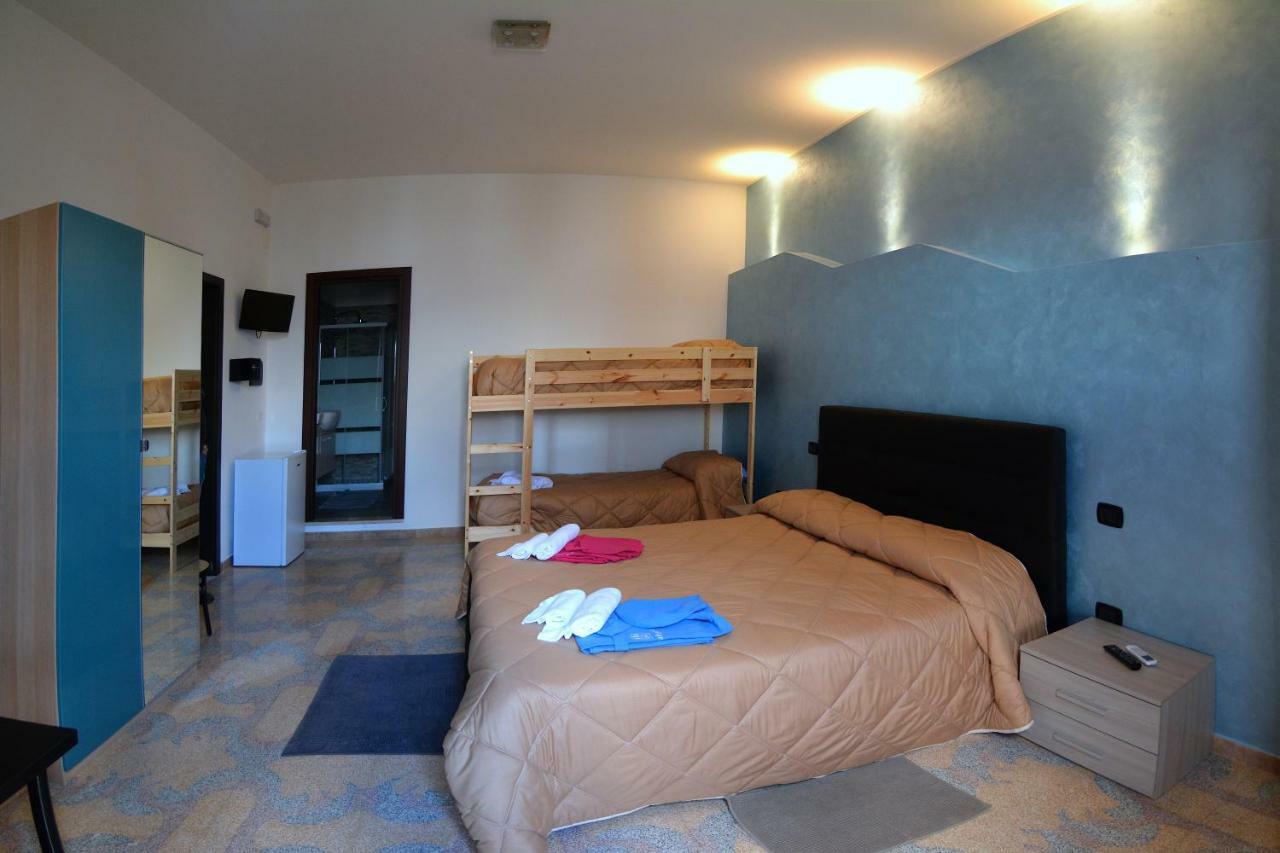 Bed & Breakfast "Mazzini" เลเวราโน ภายนอก รูปภาพ
