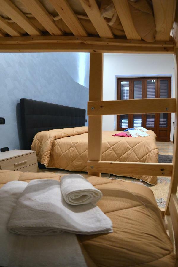 Bed & Breakfast "Mazzini" เลเวราโน ภายนอก รูปภาพ
