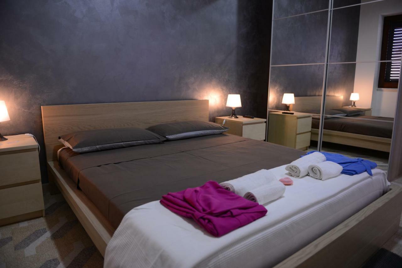 Bed & Breakfast "Mazzini" เลเวราโน ภายนอก รูปภาพ