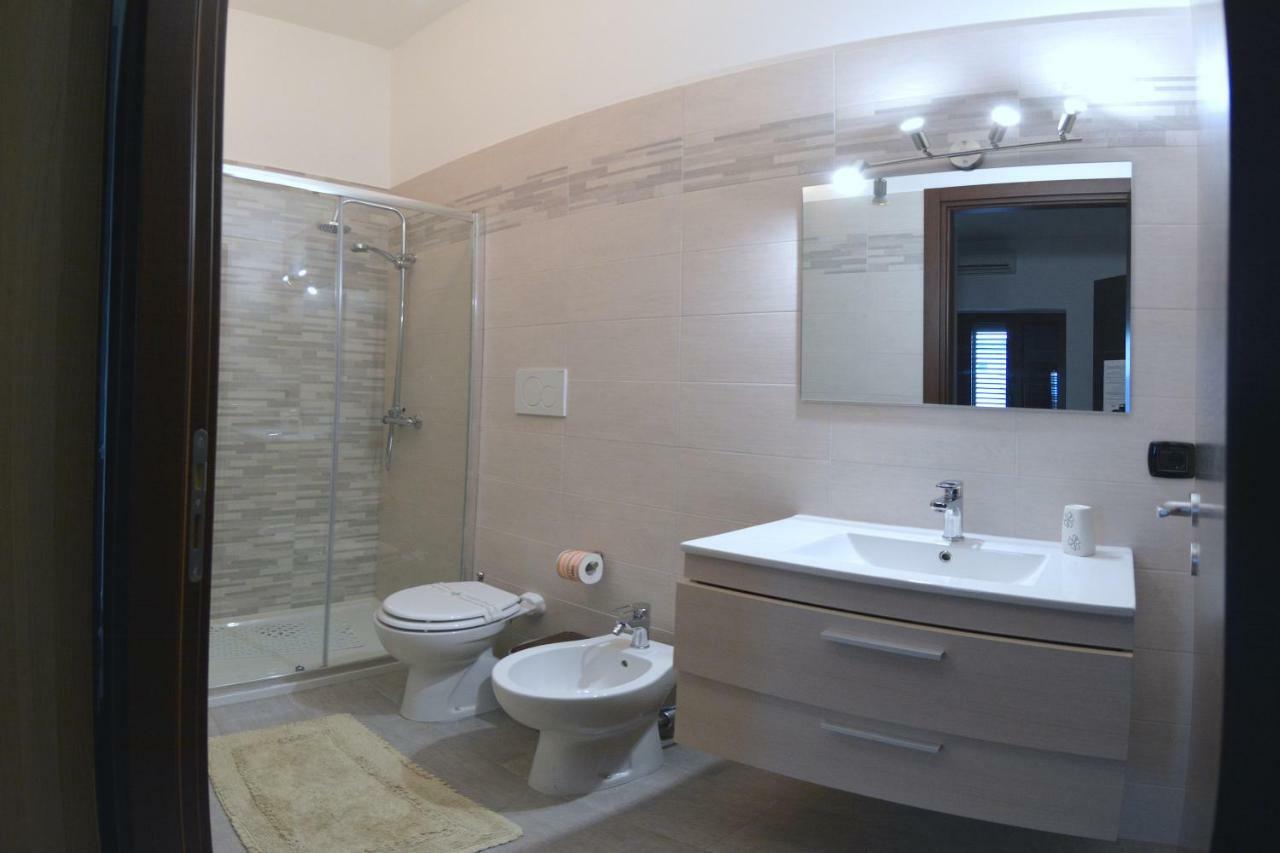 Bed & Breakfast "Mazzini" เลเวราโน ภายนอก รูปภาพ
