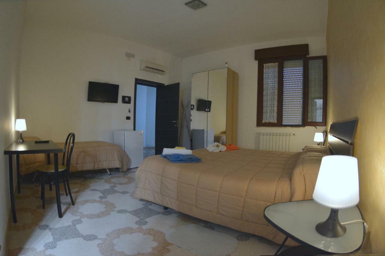 Bed & Breakfast "Mazzini" เลเวราโน ภายนอก รูปภาพ