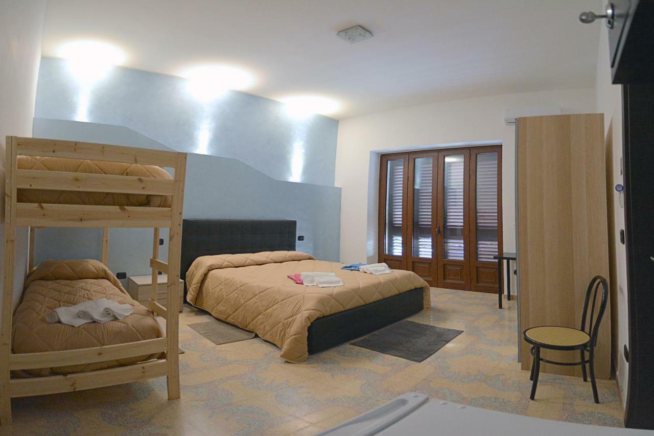 Bed & Breakfast "Mazzini" เลเวราโน ภายนอก รูปภาพ